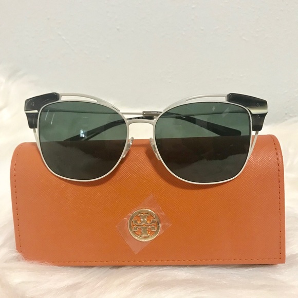 Tory Burch Accessories - 🎉SALE🎉Tory  Burch TY6049 Sunglasses NWOT